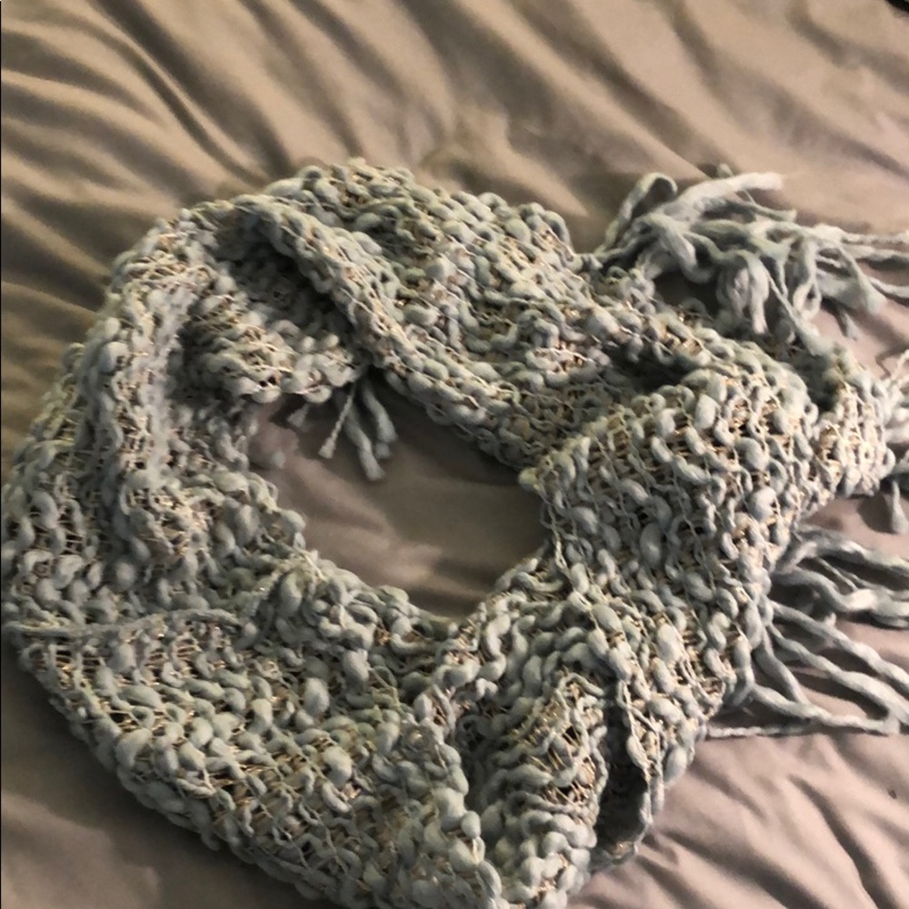 NWT! Heavy knit, chunky infinity scarf.
